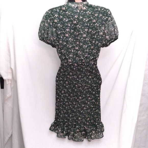 ISALIS Green Floral Smocked Dress w/Deep V-Neckline - Picture 7 of 7